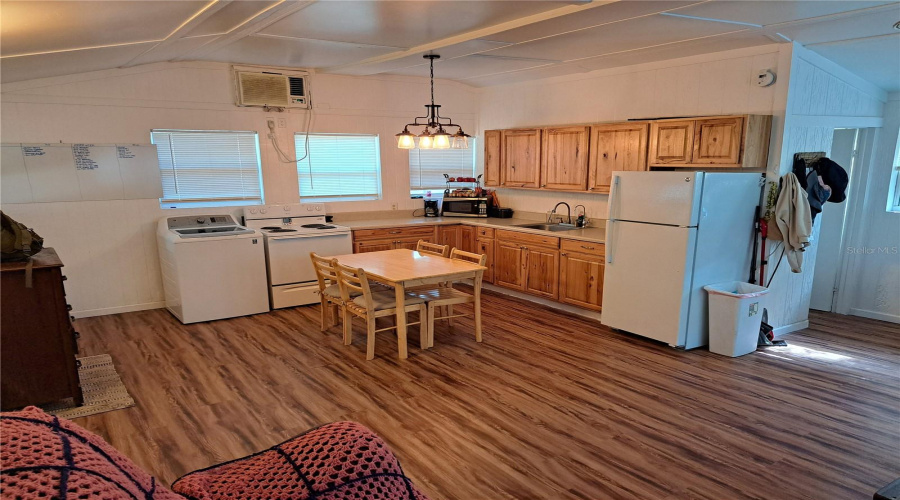 Ocklawaha, Florida 32179, 1 Bedroom Bedrooms, ,1 Bathroombathrooms,Residential,For Sale,95Th St Rd,0,Mfrom731165