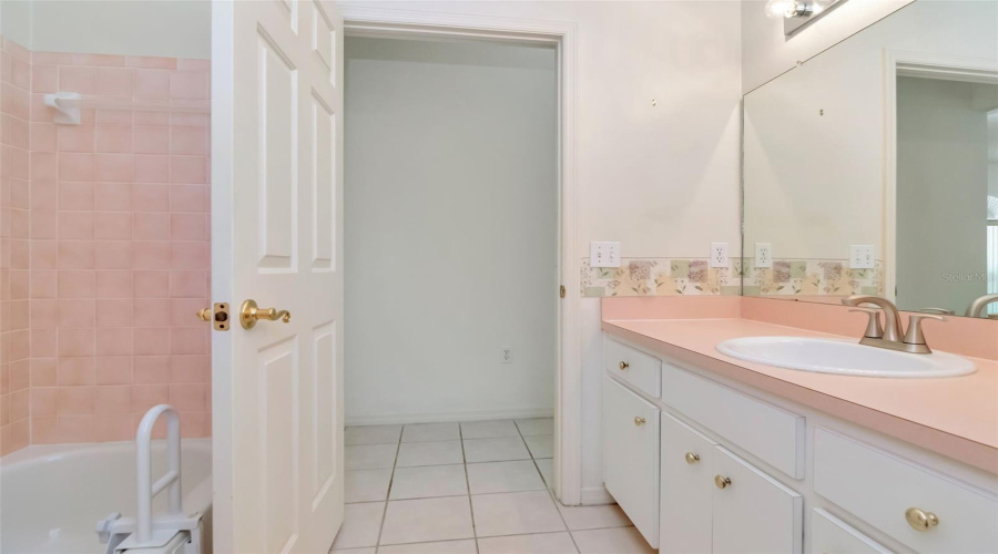 Lakeland, Florida 33812, 4 Bedroom Bedrooms, ,2 Bathroombathrooms,Residential,For Sale,Tanasi,0,Mfrtb8514502