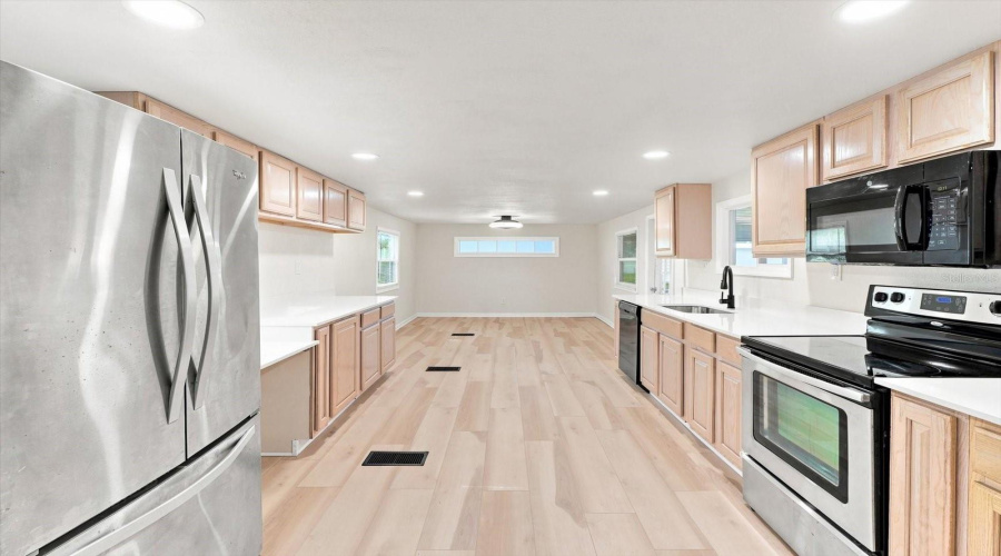Brooksville, Florida 34604, 3 Bedroom Bedrooms, ,2 Bathroombathrooms,Residential,For Sale,Lauderdale,0,Mfrtb8538447