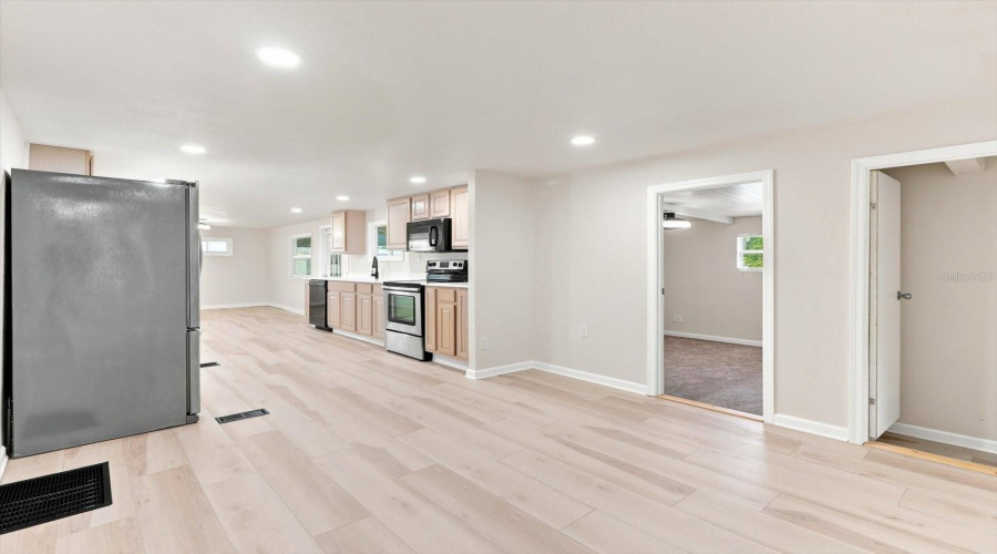 Master Bedroom &Amp; Bedroom 2 Are On Right