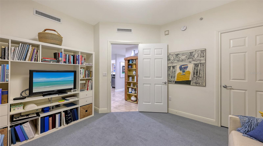 Guest Bedroom/Den