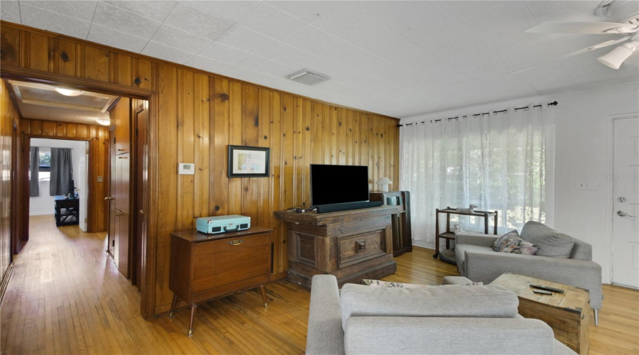 Fruitland Park, Florida 34731, 3 Bedroom Bedrooms, ,1 Bathroombathrooms,Residential,For Sale,Park,0,Mfrg5115436