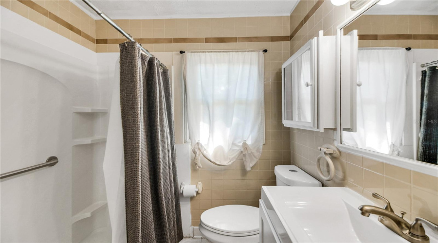 Fruitland Park, Florida 34731, 3 Bedroom Bedrooms, ,1 Bathroombathrooms,Residential,For Sale,Park,0,Mfrg5115436