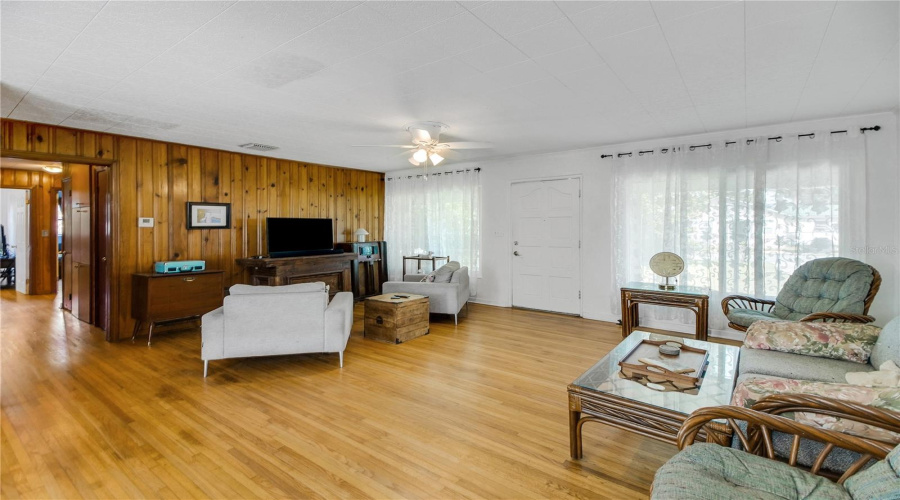 Fruitland Park, Florida 34731, 3 Bedroom Bedrooms, ,1 Bathroombathrooms,Residential,For Sale,Park,0,Mfrg5115436