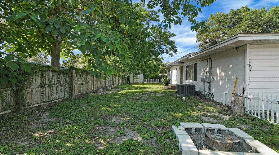 Fruitland Park, Florida 34731, 3 Bedroom Bedrooms, ,1 Bathroombathrooms,Residential,For Sale,Park,0,Mfrg5115436
