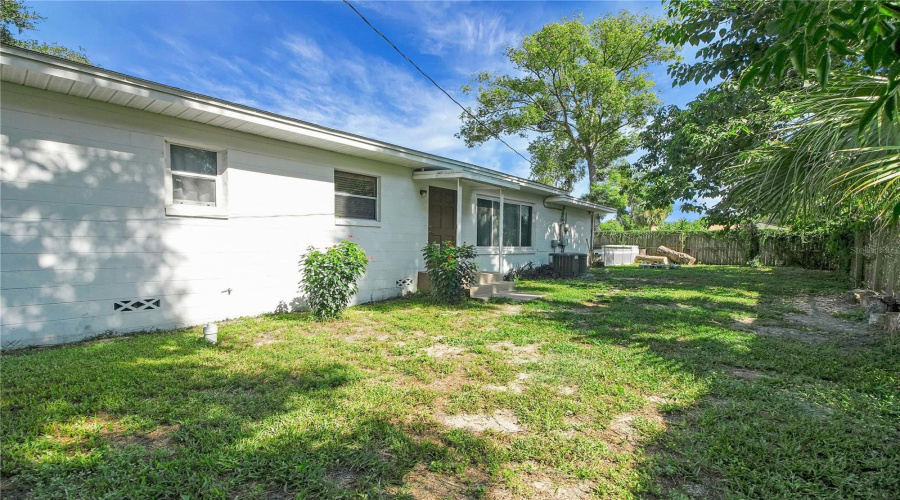 Fruitland Park, Florida 34731, 3 Bedroom Bedrooms, ,1 Bathroombathrooms,Residential,For Sale,Park,0,Mfrg5115436