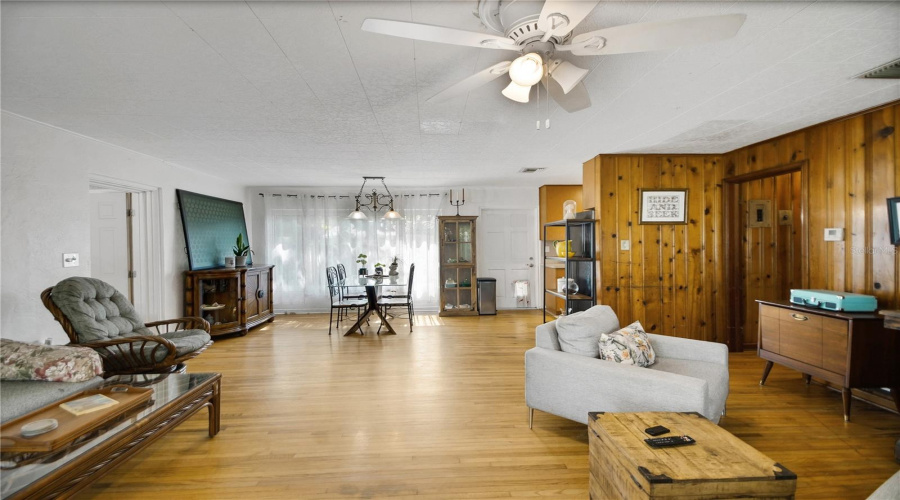 Fruitland Park, Florida 34731, 3 Bedroom Bedrooms, ,1 Bathroombathrooms,Residential,For Sale,Park,0,Mfrg5115436
