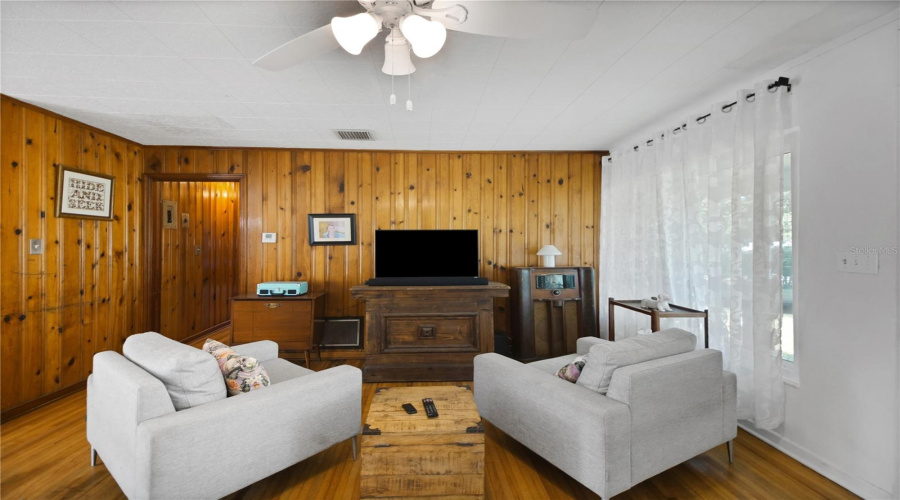 Fruitland Park, Florida 34731, 3 Bedroom Bedrooms, ,1 Bathroombathrooms,Residential,For Sale,Park,0,Mfrg5115436