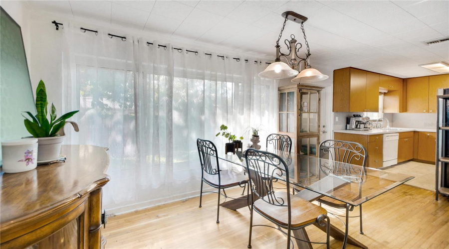 Fruitland Park, Florida 34731, 3 Bedroom Bedrooms, ,1 Bathroombathrooms,Residential,For Sale,Park,0,Mfrg5115436