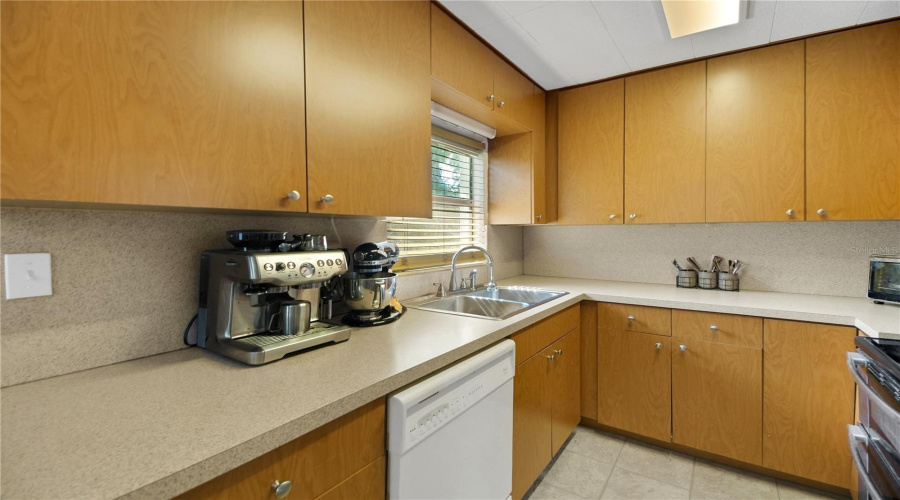 Fruitland Park, Florida 34731, 3 Bedroom Bedrooms, ,1 Bathroombathrooms,Residential,For Sale,Park,0,Mfrg5115436