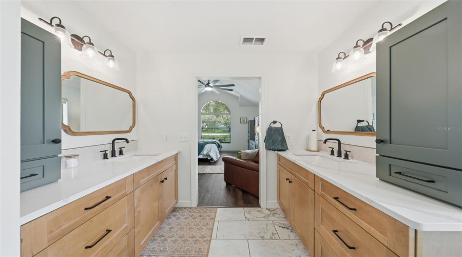 Leesburg, Florida 34788, 3 Bedroom Bedrooms, ,2 Bathroombathrooms,Residential,For Sale,Silver Bluff,0,Mfrg5116323