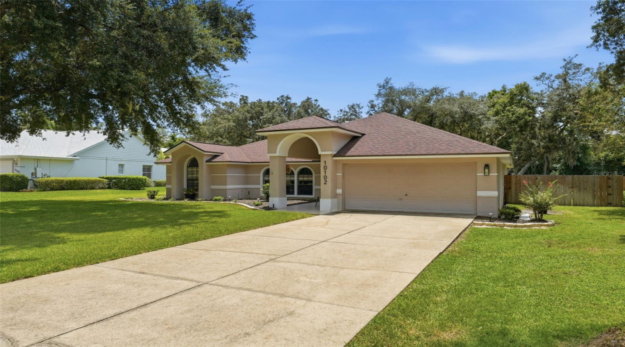 Leesburg, Florida 34788, 3 Bedroom Bedrooms, ,2 Bathroombathrooms,Residential,For Sale,Silver Bluff,0,Mfrg5116323