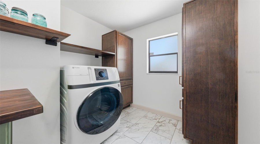 Leesburg, Florida 34788, 3 Bedroom Bedrooms, ,2 Bathroombathrooms,Residential,For Sale,Silver Bluff,0,Mfrg5116323