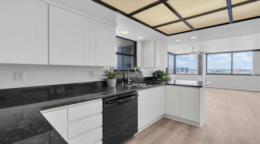 Clearwater Beach, Florida 33767, 2 Bedroom Bedrooms, ,2 Bathroombathrooms,Residential,For Sale,Gulf,0,Mfrtb8537218