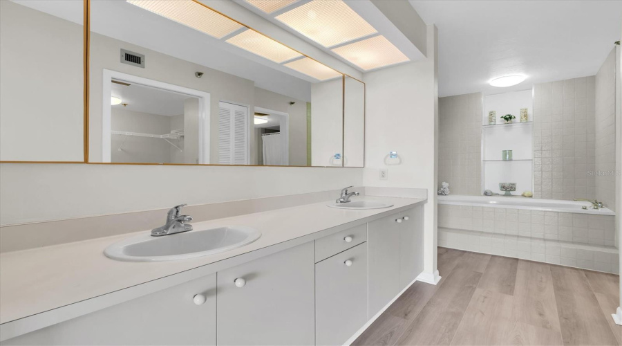 Clearwater Beach, Florida 33767, 2 Bedroom Bedrooms, ,2 Bathroombathrooms,Residential,For Sale,Gulf,0,Mfrtb8537218