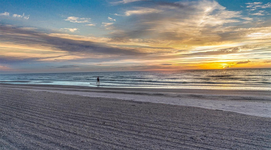 Clearwater Beach, Florida 33767, 2 Bedroom Bedrooms, ,2 Bathroombathrooms,Residential,For Sale,Gulf,0,Mfrtb8537218