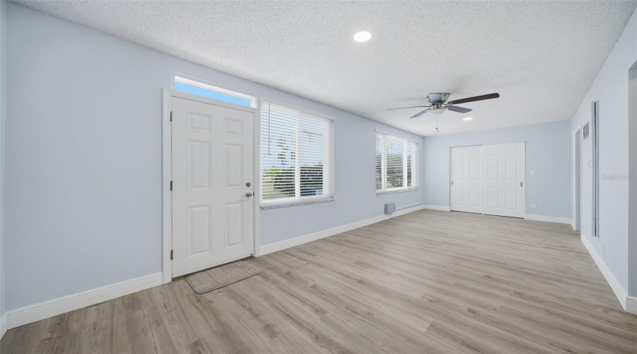 Clearwater, Florida 33763, 2 Bedroom Bedrooms, ,2 Bathroombathrooms,Residential,For Sale,Ecuadorian,0,Mfrtb8520162