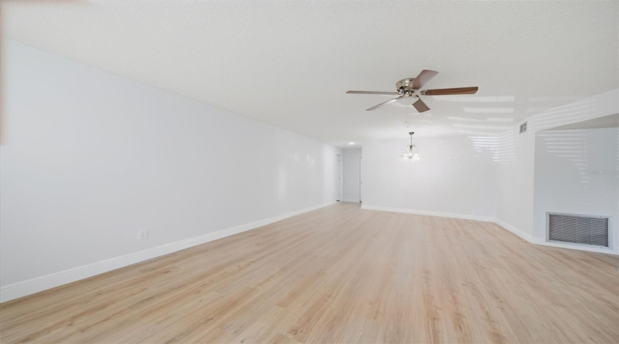 Clearwater, Florida 33763, 2 Bedroom Bedrooms, ,2 Bathroombathrooms,Residential,For Sale,Ecuadorian,0,Mfrtb8520162