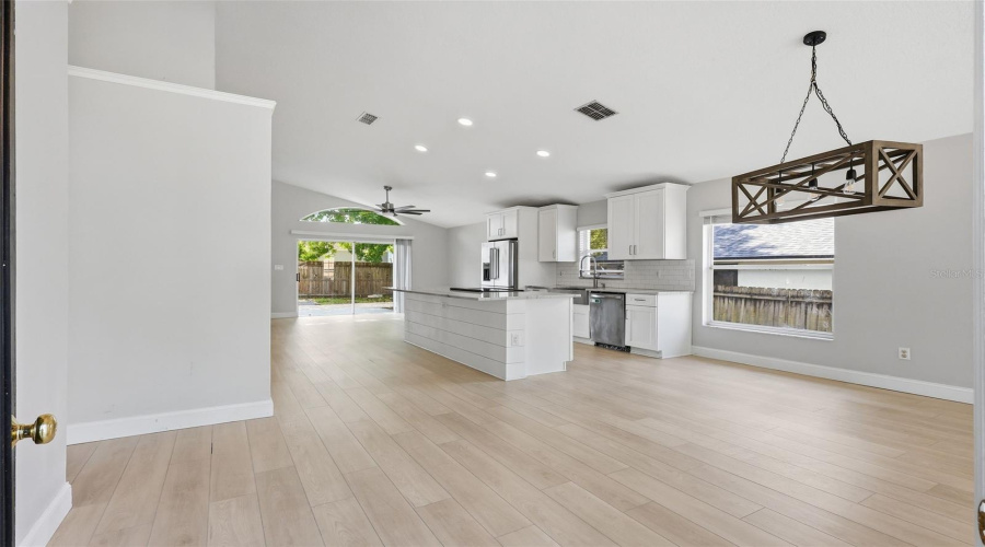 Oviedo, Florida 32765, 3 Bedroom Bedrooms, ,2 Bathroombathrooms,Residential,For Sale,Aquarius,0,Mfro6411427