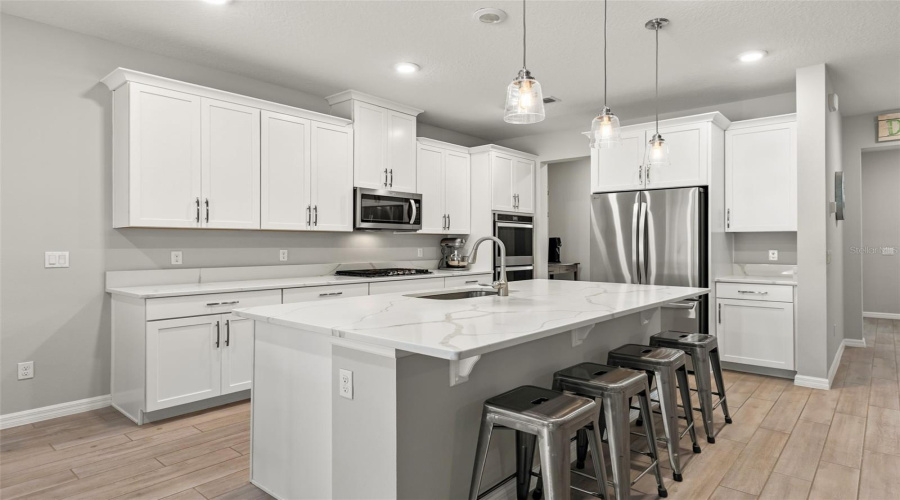 Oviedo, Florida 32765, 4 Bedroom Bedrooms, ,3 Bathroombathrooms,Residential,For Sale,Lake Hall,0,Mfro6432548