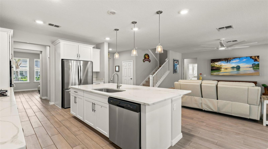 Oviedo, Florida 32765, 4 Bedroom Bedrooms, ,3 Bathroombathrooms,Residential,For Sale,Lake Hall,0,Mfro6432548