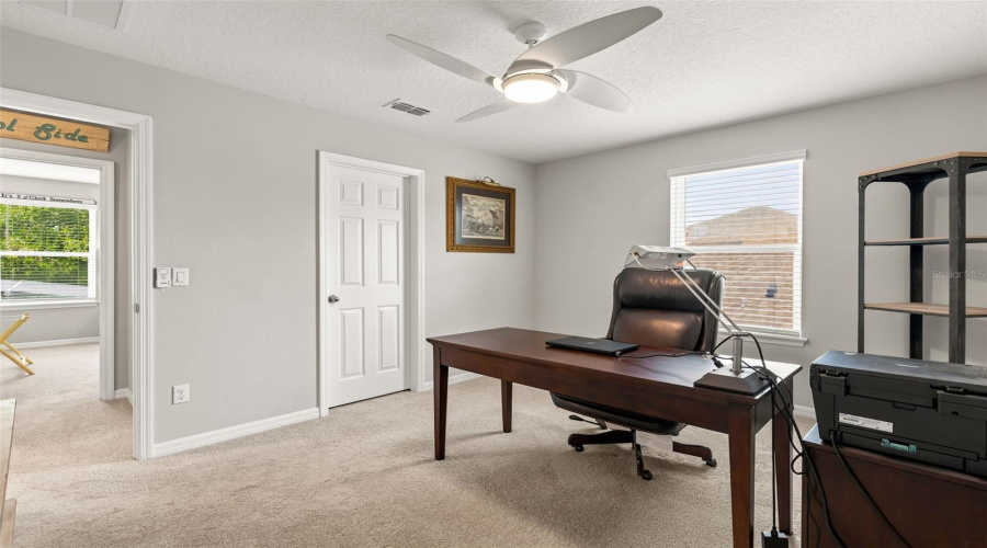 Oviedo, Florida 32765, 4 Bedroom Bedrooms, ,3 Bathroombathrooms,Residential,For Sale,Lake Hall,0,Mfro6432548