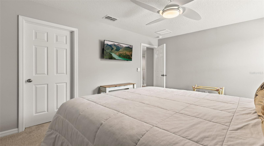 Oviedo, Florida 32765, 4 Bedroom Bedrooms, ,3 Bathroombathrooms,Residential,For Sale,Lake Hall,0,Mfro6432548