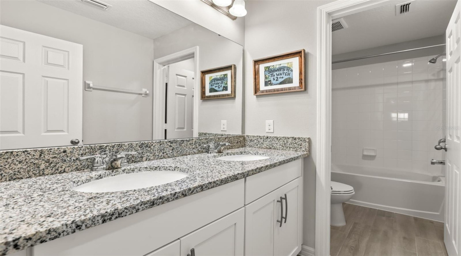 Oviedo, Florida 32765, 4 Bedroom Bedrooms, ,3 Bathroombathrooms,Residential,For Sale,Lake Hall,0,Mfro6432548