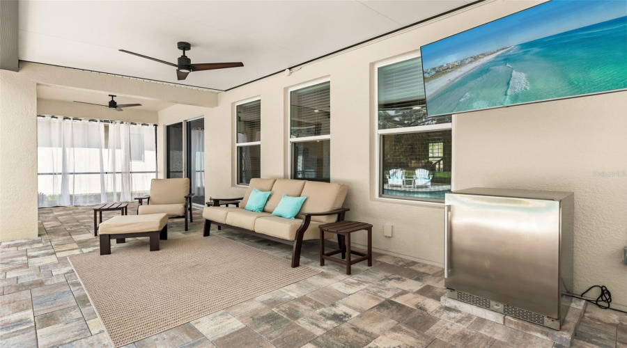 Oviedo, Florida 32765, 4 Bedroom Bedrooms, ,3 Bathroombathrooms,Residential,For Sale,Lake Hall,0,Mfro6432548