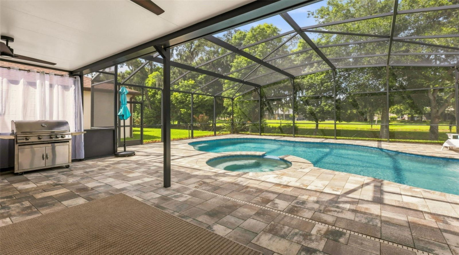 Oviedo, Florida 32765, 4 Bedroom Bedrooms, ,3 Bathroombathrooms,Residential,For Sale,Lake Hall,0,Mfro6432548