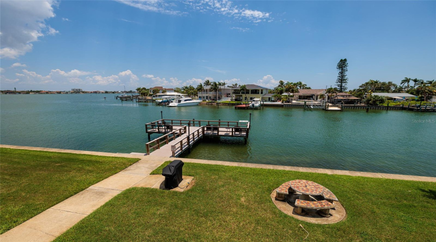 Florida Room Views Of Grilling Area, Dock &Amp; Boca Ciega Bay.