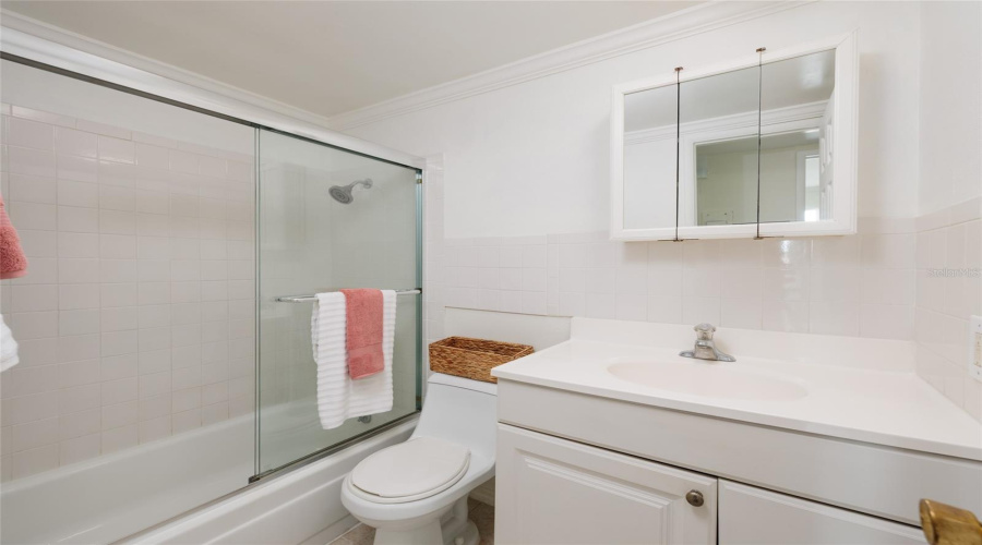 Bathroom W/Gfci Outlet, Exhaust Fan &Amp; Crown Molding.