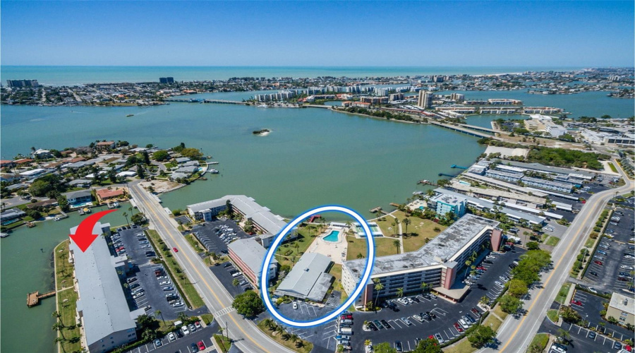 Shore Plaza &Amp; Community Clubhouse W/Pool. Just Caddy Corner To Shore Plaza.