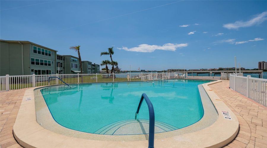 Clubhouse Pool &Amp; Has Outside Bathrooms.
