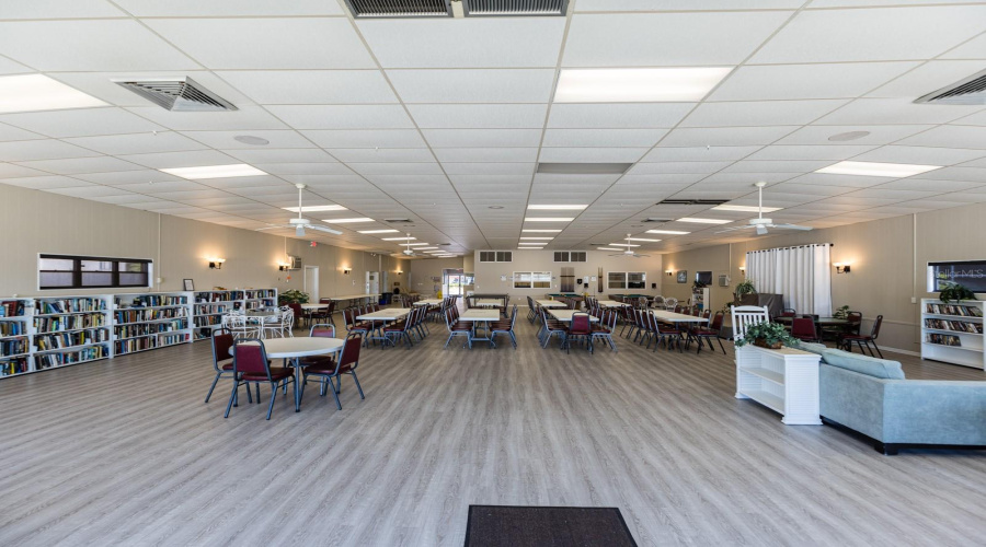Clubhouse W/Billiards, Tv Area, Fitness Center, Meeting Area &Amp; Kitchen For Parties.