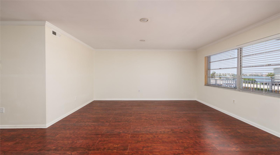 Living Room W/Crown Molding, Recessed Lighting &Amp; Bay Views. 18' X 13'.