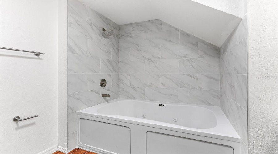 Primary Ensuite Bathroom Tub And Shower Combo