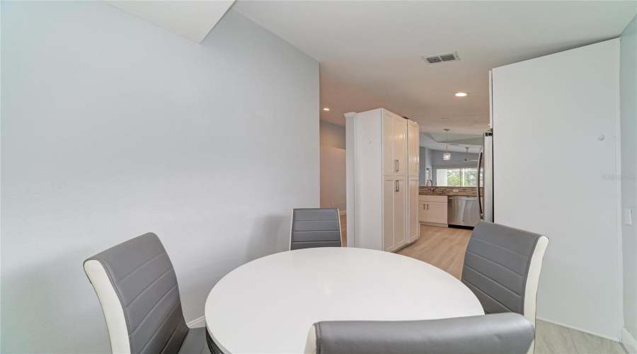 Sarasota, Florida 34243, 3 Bedroom Bedrooms, ,2 Bathroombathrooms,Residential,For Sale,Eleanor,0,Mfra4703667