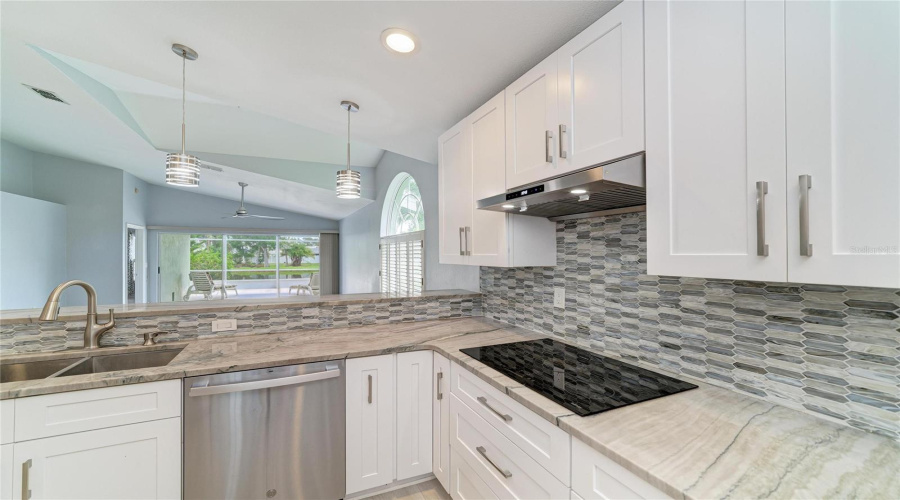 Sarasota, Florida 34243, 3 Bedroom Bedrooms, ,2 Bathroombathrooms,Residential,For Sale,Eleanor,0,Mfra4703667