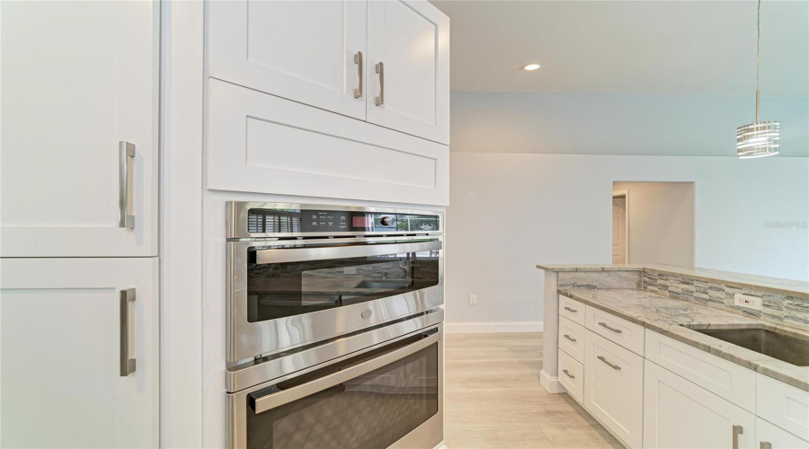 Sarasota, Florida 34243, 3 Bedroom Bedrooms, ,2 Bathroombathrooms,Residential,For Sale,Eleanor,0,Mfra4703667
