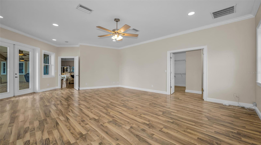 Clearwater, Florida 33764, 4 Bedroom Bedrooms, ,3 Bathroombathrooms,Residential,For Sale,Bugle,0,Mfrtb8516038