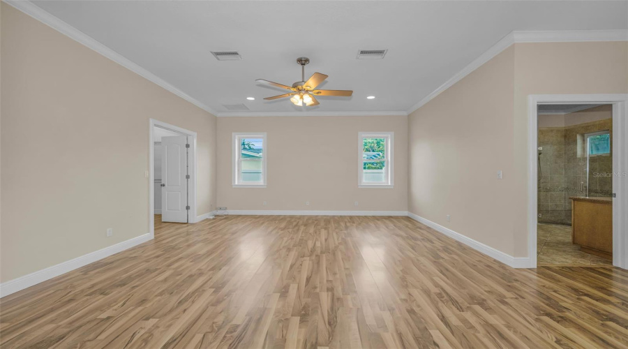 Clearwater, Florida 33764, 4 Bedroom Bedrooms, ,3 Bathroombathrooms,Residential,For Sale,Bugle,0,Mfrtb8516038