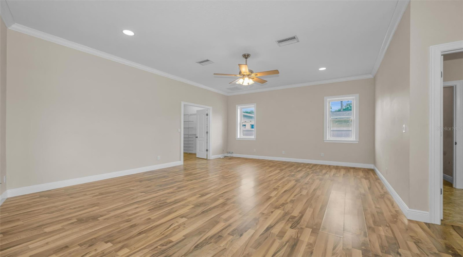 Clearwater, Florida 33764, 4 Bedroom Bedrooms, ,3 Bathroombathrooms,Residential,For Sale,Bugle,0,Mfrtb8516038