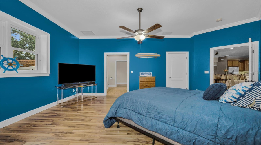 Walk In And Built In Closets