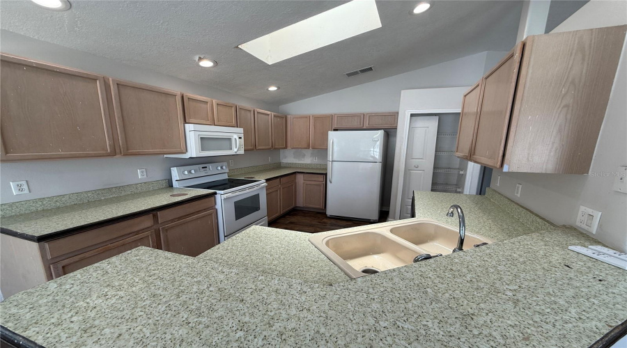 Clermont, Florida 34714, 4 Bedroom Bedrooms, ,3 Bathroombathrooms,Residential,For Sale,Magnolia Hill,0,Mfro6436940