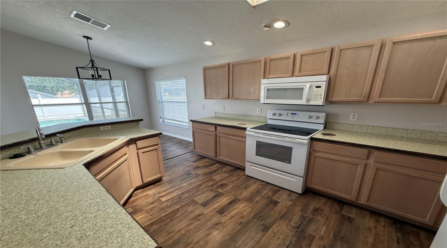 Clermont, Florida 34714, 4 Bedroom Bedrooms, ,3 Bathroombathrooms,Residential,For Sale,Magnolia Hill,0,Mfro6436940