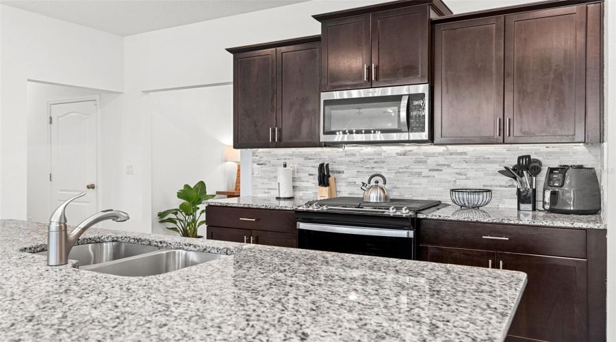 Davenport, Florida 33837, 6 Bedroom Bedrooms, ,5 Bathroombathrooms,Residential,For Sale,Oakmoss,0,Mfro6436902