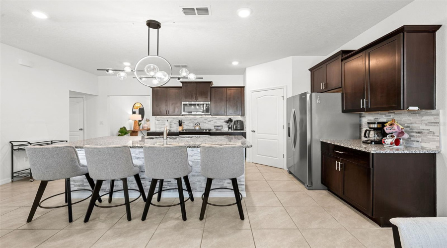 Davenport, Florida 33837, 6 Bedroom Bedrooms, ,5 Bathroombathrooms,Residential,For Sale,Oakmoss,0,Mfro6436902