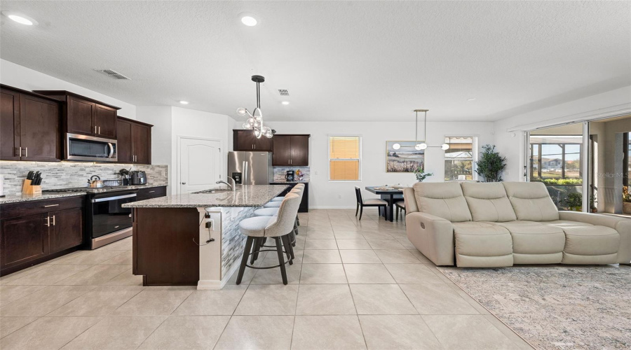Davenport, Florida 33837, 6 Bedroom Bedrooms, ,5 Bathroombathrooms,Residential,For Sale,Oakmoss,0,Mfro6436902