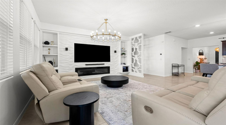 Davenport, Florida 33837, 6 Bedroom Bedrooms, ,5 Bathroombathrooms,Residential,For Sale,Oakmoss,0,Mfro6436902